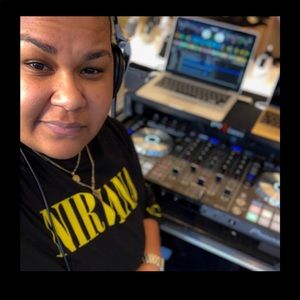 Meet your Posher, Bee